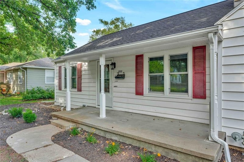 2212 Burnett Rd, Topeka, KS 66614