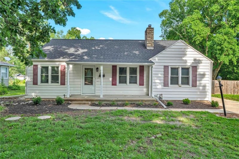 2212 Burnett Rd, Topeka, KS 66614