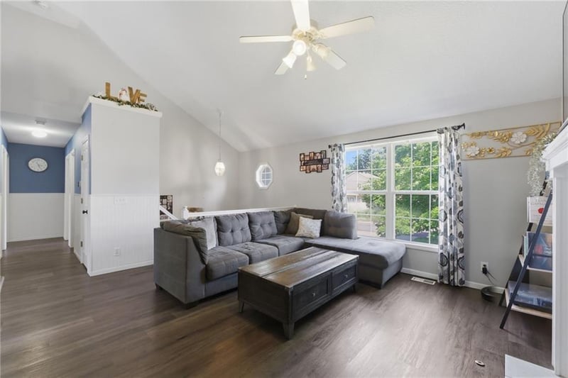 6706 S Brookside Rd, Pleasant Valley, MO 64068