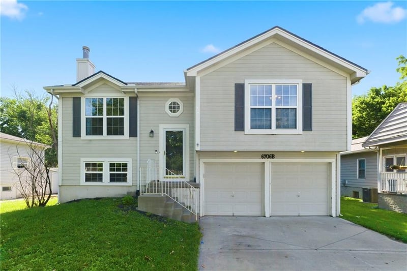 6706 S Brookside Rd, Pleasant Valley, MO 64068