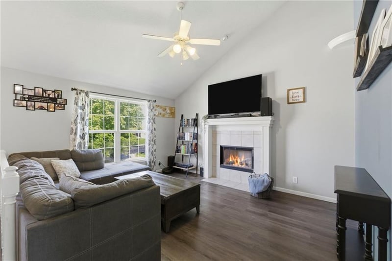 6706 S Brookside Rd, Pleasant Valley, MO 64068
