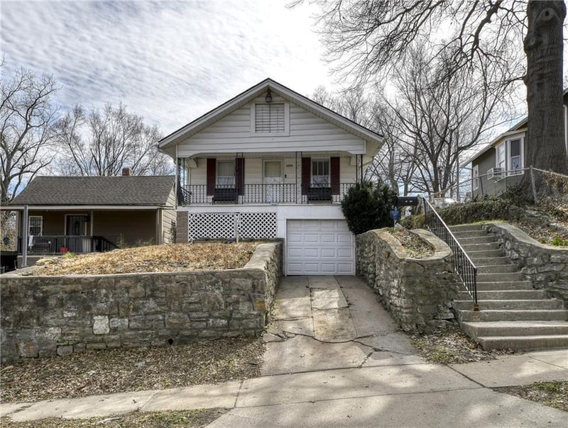 6249 9th St, Kansas City, MO 64125