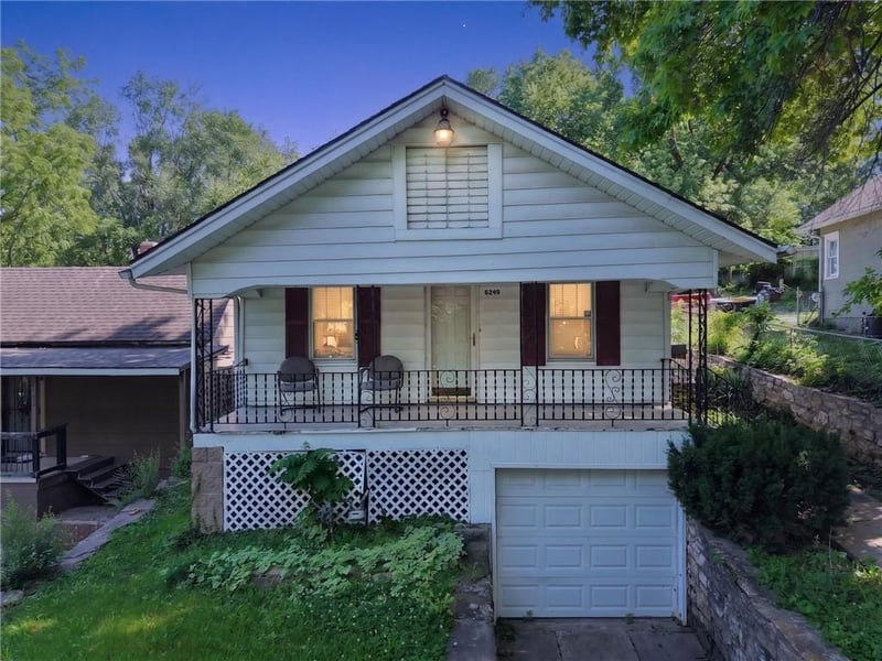 6249 9th St, Kansas City, MO 64125