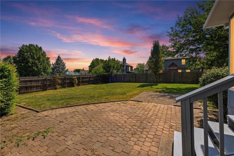 1013 SE Wingate Ct, Lee's Summit, MO 64081
