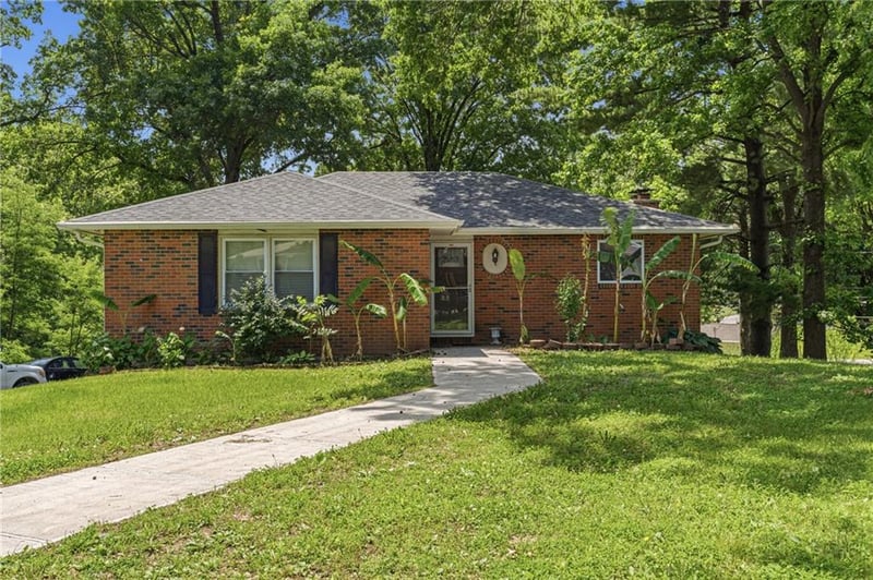 7 Country Club Ter, Lexington, MO 64067