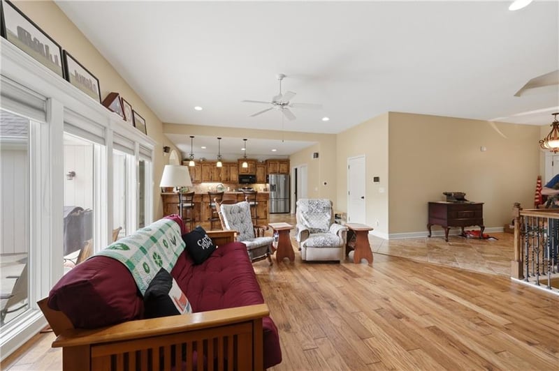 6121 N Cypress Ct, Kansas City, MO 64119