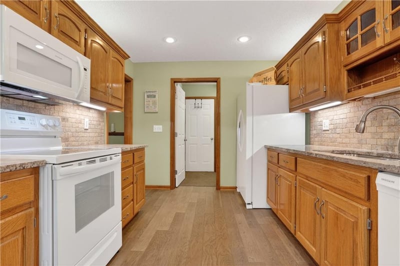 415 101st St, Kansas City, MO 64155