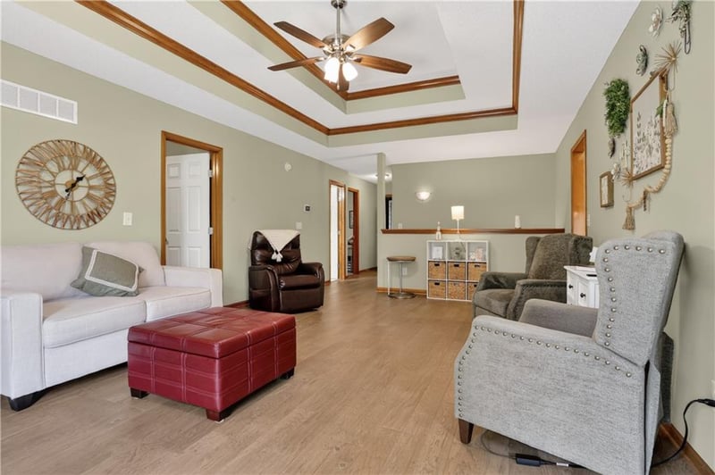 415 101st St, Kansas City, MO 64155