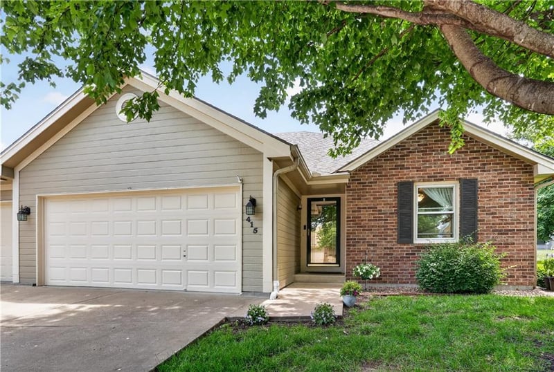 415 101st St, Kansas City, MO 64155