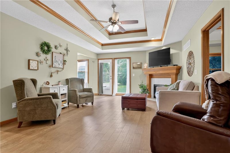 415 101st St, Kansas City, MO 64155