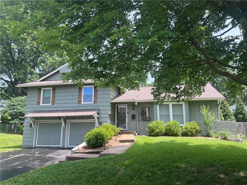 9627 Windsor St, Overland Park, KS 66206