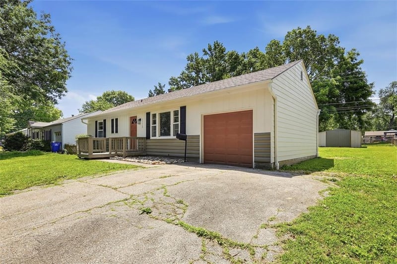 11115 68th St, Shawnee, KS 66203