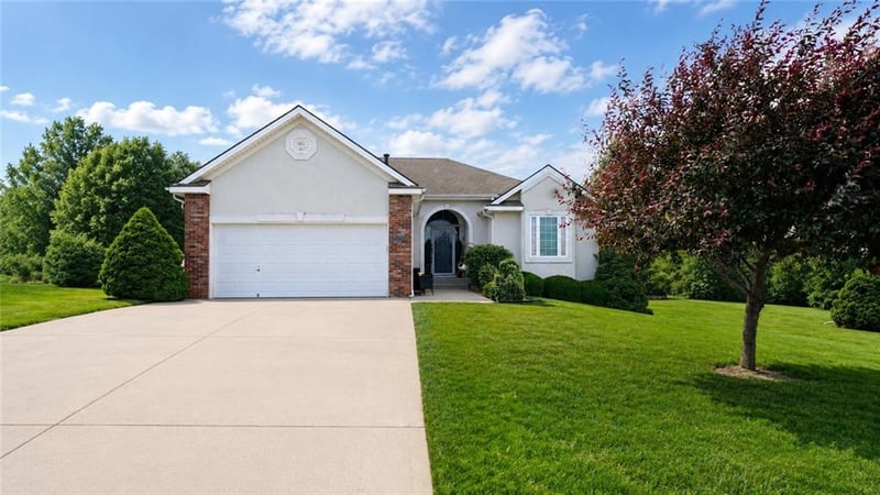 9428 Ditzler Ave, Kansas City, MO 64157