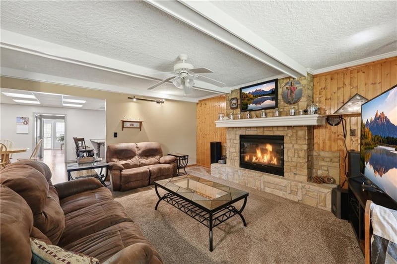 1712 Hands St, Independence, MO 64055