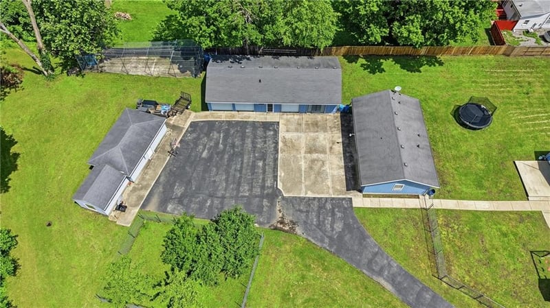 1712 Hands St, Independence, MO 64055