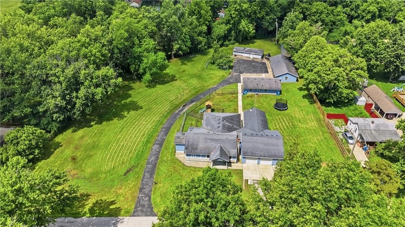 1712 Hands St, Independence, MO 64055