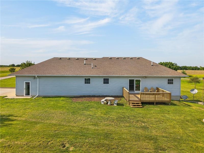 8652 Bethany Dr, Cowgill, MO 64637