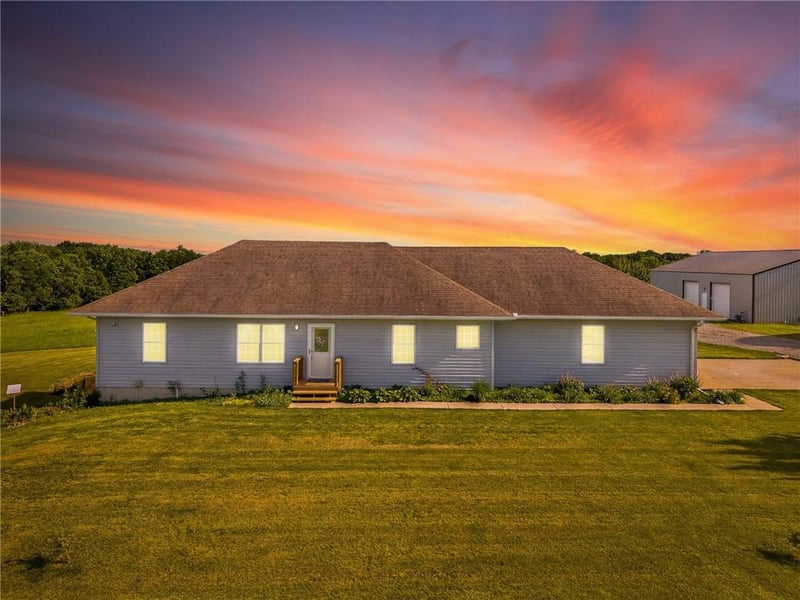 8652 Bethany Dr, Cowgill, MO 64637