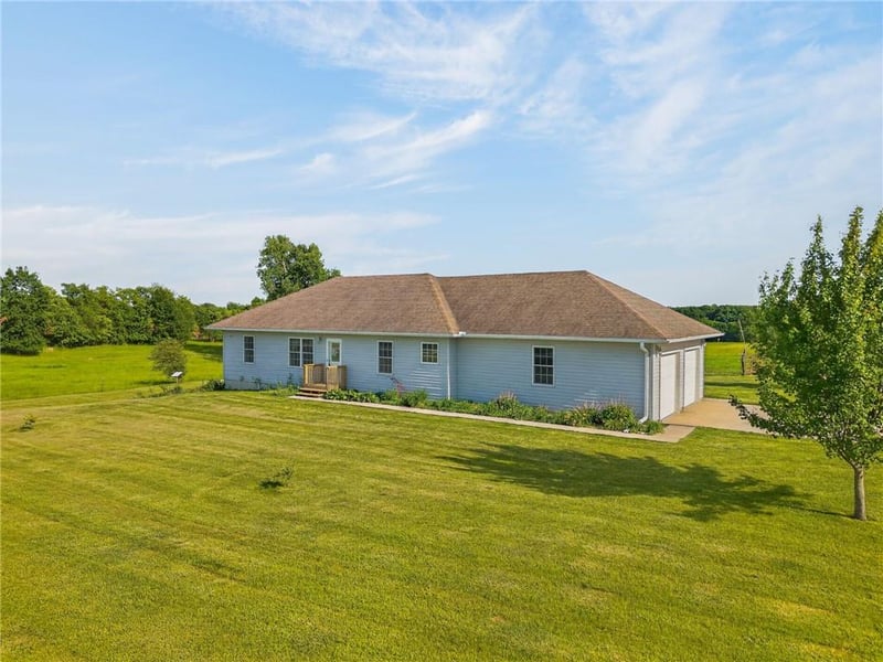 8652 Bethany Dr, Cowgill, MO 64637