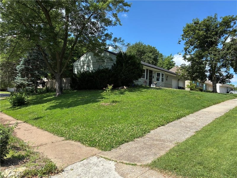 3528 NE 49th St, Kansas City, MO 64118