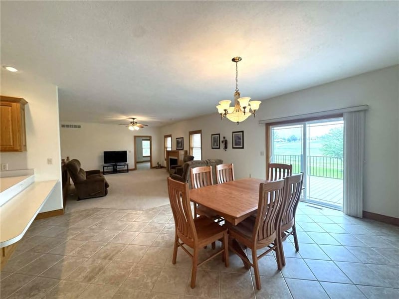 2811 Tranquility Ct, Maryville, MO 64468