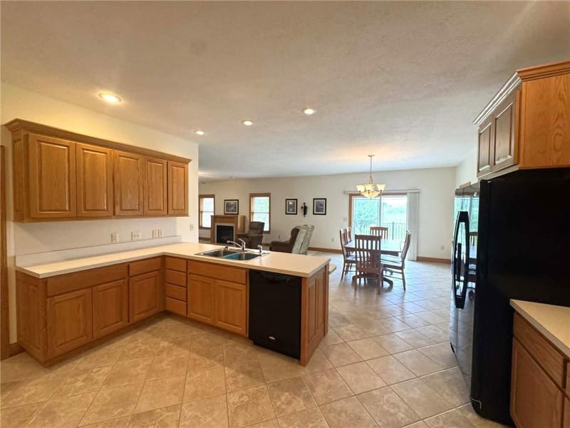 2811 Tranquility Ct, Maryville, MO 64468