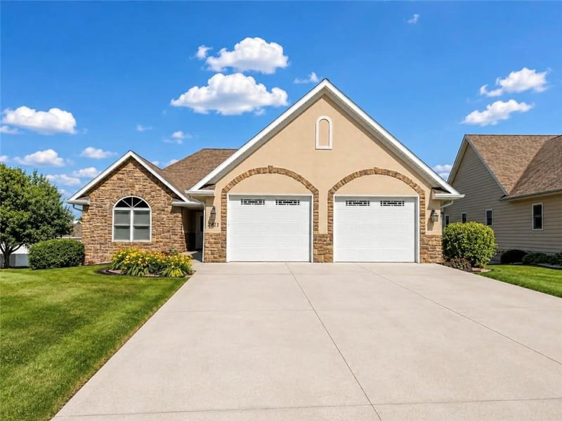 2811 Tranquility Ct, Maryville, MO 64468