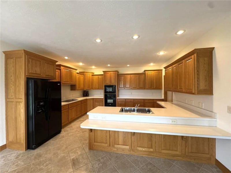 2811 Tranquility Ct, Maryville, MO 64468