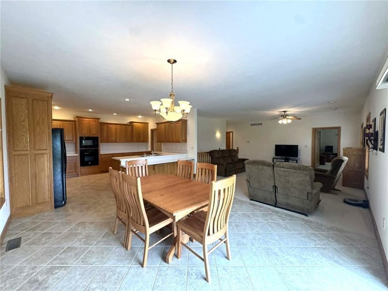 2811 Tranquility Ct, Maryville, MO 64468