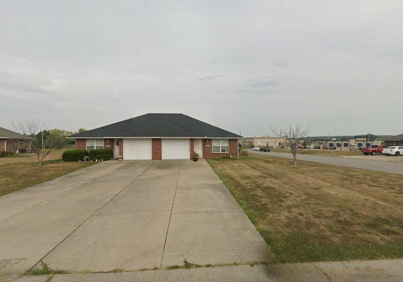 1251 Woodbury Ct, Grain Valley, MO 64029