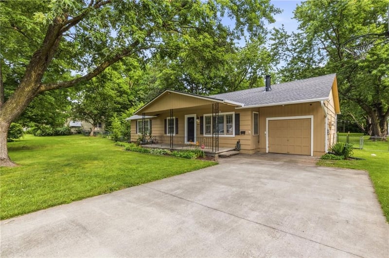 605 Cedar St, Olathe, KS 66061