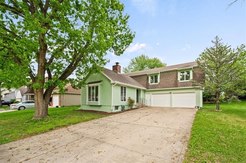 14609 Laquinta Dr, Grandview, MO 64030