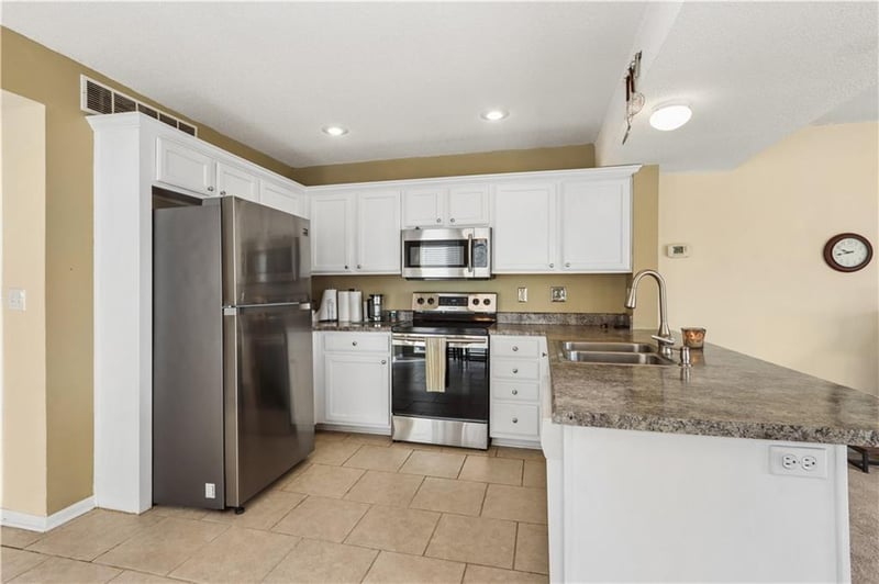 8035 N Elmwood Ave, Kansas City, MO 64119