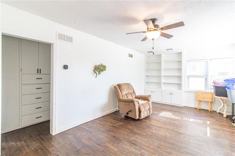 122 Campbell St, Pleasant Hill, MO 64080