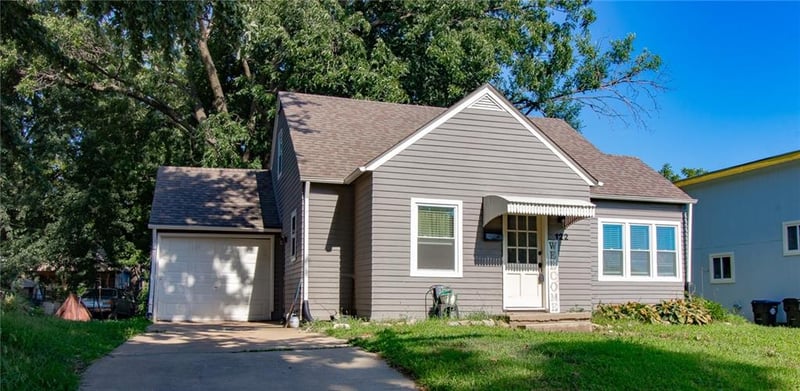 122 Campbell St, Pleasant Hill, MO 64080