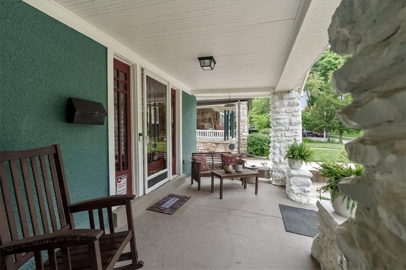131 W 61st Ter, Kansas City, MO 64113