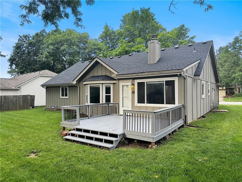 14404 Cottonwood Dr, Olathe, KS 66062