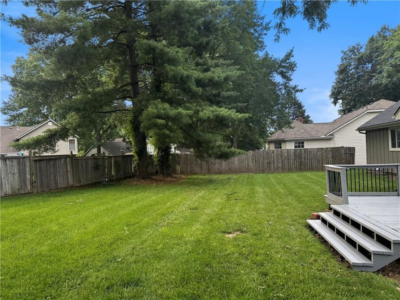 14404 Cottonwood Dr, Olathe, KS 66062