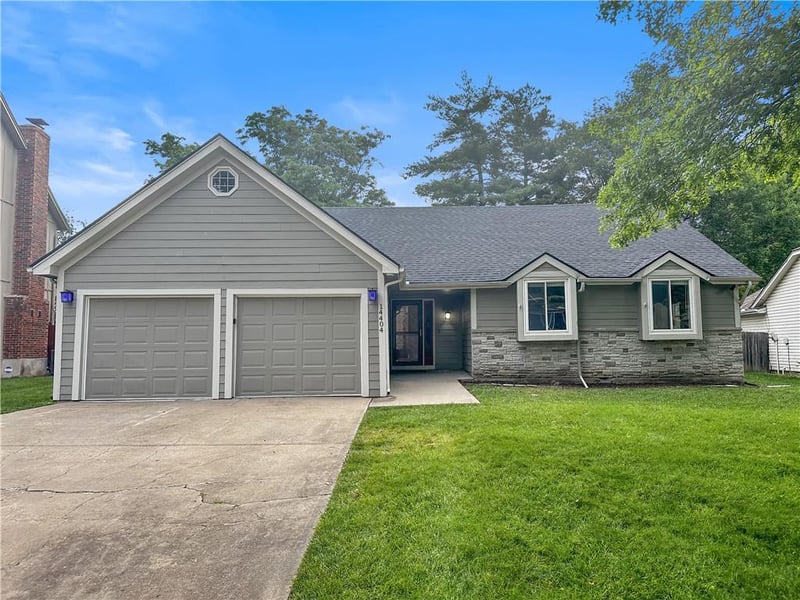 14404 Cottonwood Dr, Olathe, KS 66062