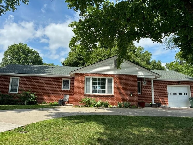 900 Thornton St, Leavenworth, KS 66048