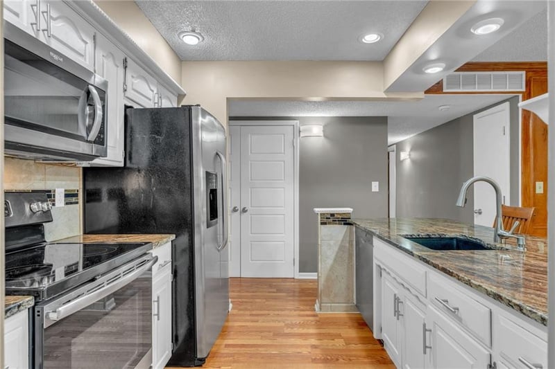 2904 Belle Haven Dr, Lawrence, KS 66046