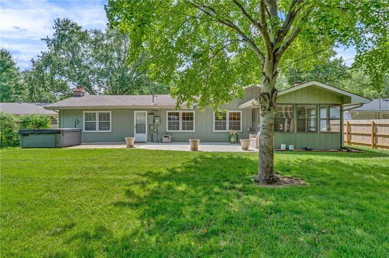 2904 Belle Haven Dr, Lawrence, KS 66046