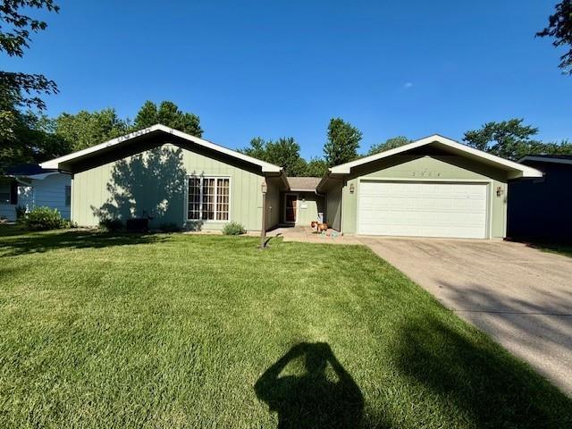 2904 Belle Haven Dr, Lawrence, KS 66046