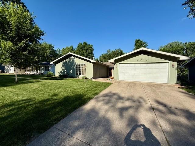 2904 Belle Haven Dr, Lawrence, KS 66046