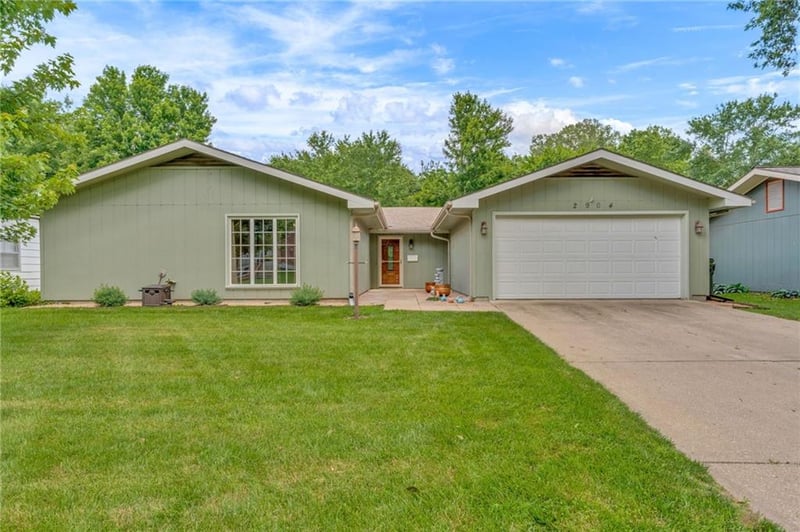 2904 Belle Haven Dr, Lawrence, KS 66046