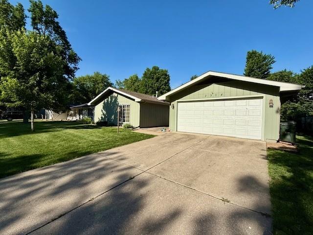 2904 Belle Haven Dr, Lawrence, KS 66046