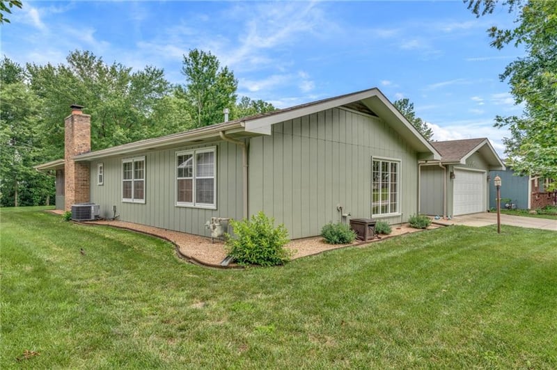2904 Belle Haven Dr, Lawrence, KS 66046