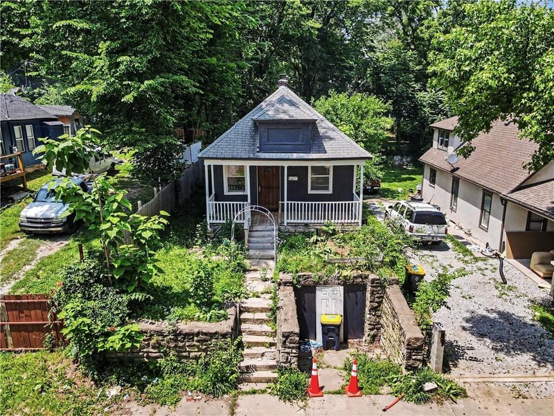 2524 Kensington Ave, Kansas City, MO 64127