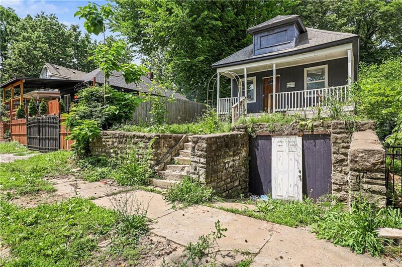 2524 Kensington Ave, Kansas City, MO 64127