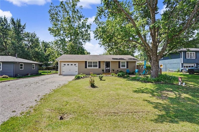 218 Cedarlane Dr, Wellsville, KS 66092